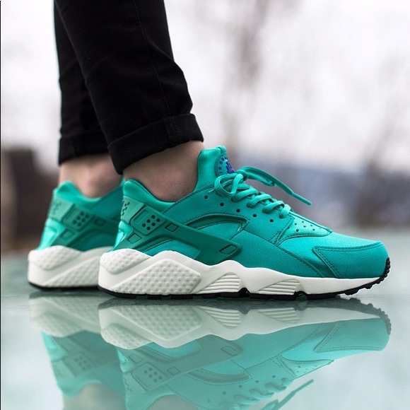 Nike Shoes - Nike Women's Air Huarache